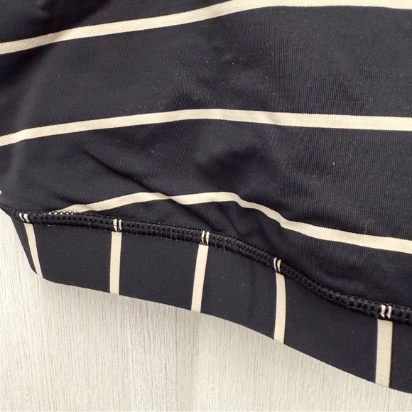Lululemon Energy Bra in Cayman Stripe & Mojave Tan, Size 8 - Picture 5 of 8
